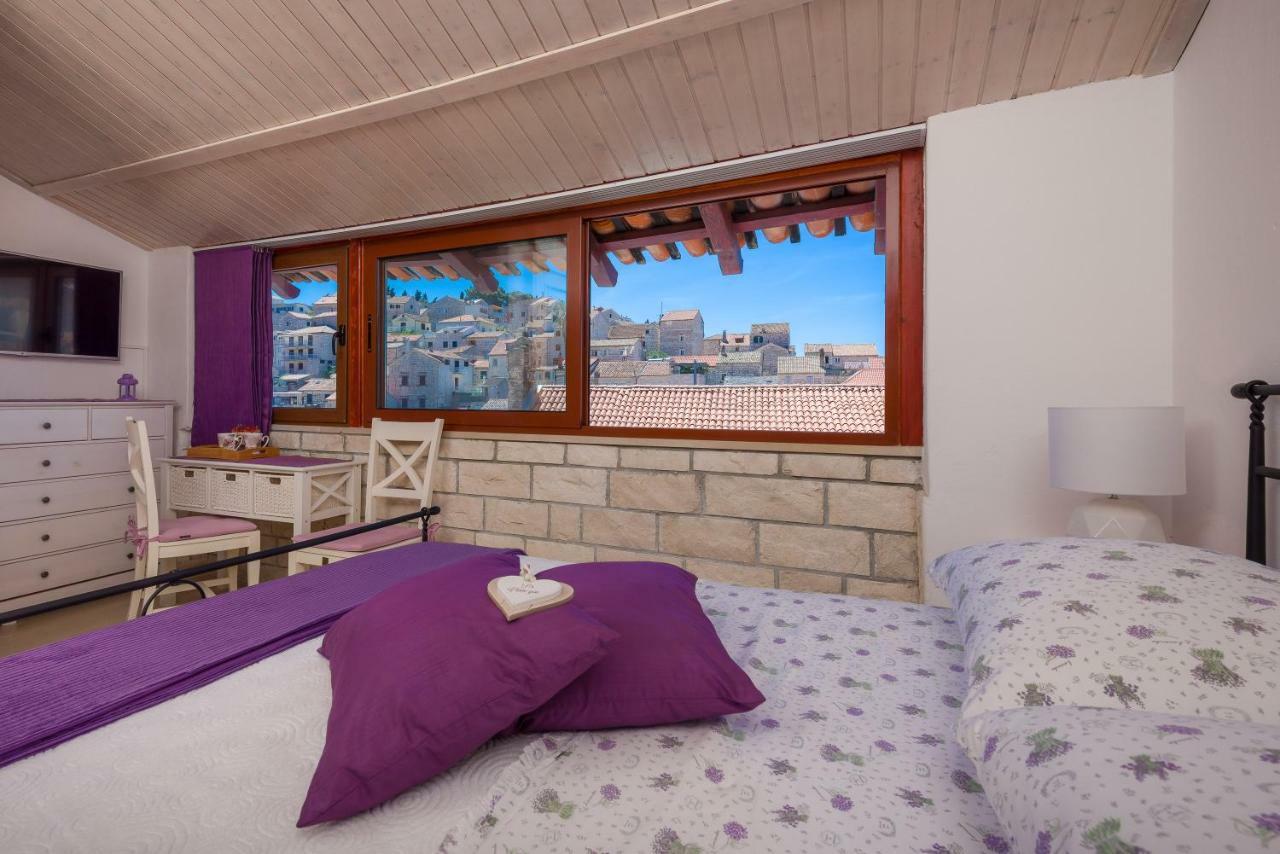 Hektorovic House 3*