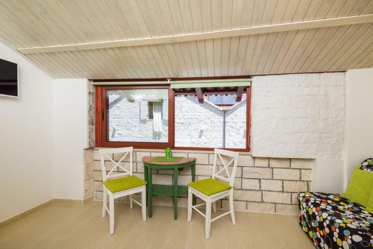 Hektorovic House Guest house