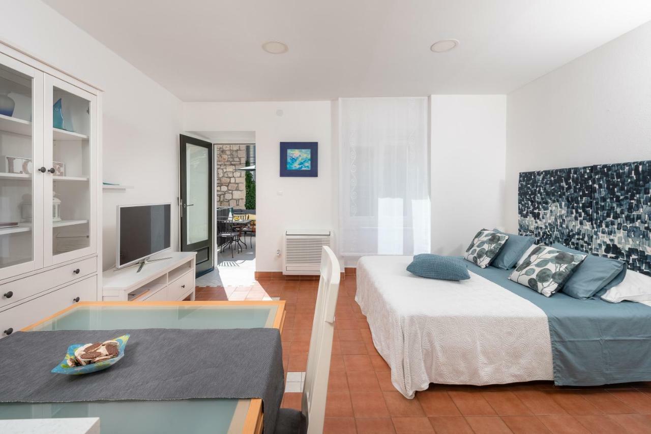 Hektorovic House Guest house