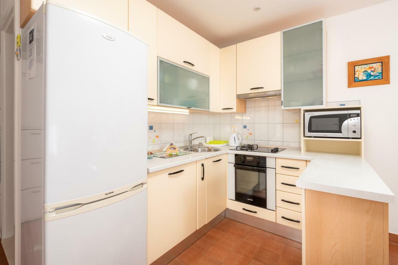 Hektorovic House Guest house